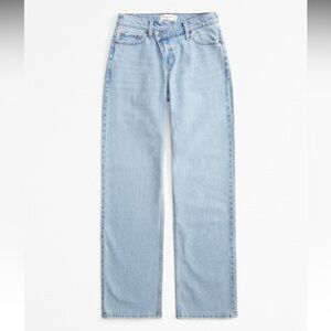Abercrombie women’s Low Rise Baggy Jean
LIGHT WITH CROSSOVER BAND